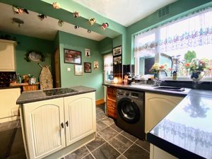 Kitchen- click for photo gallery